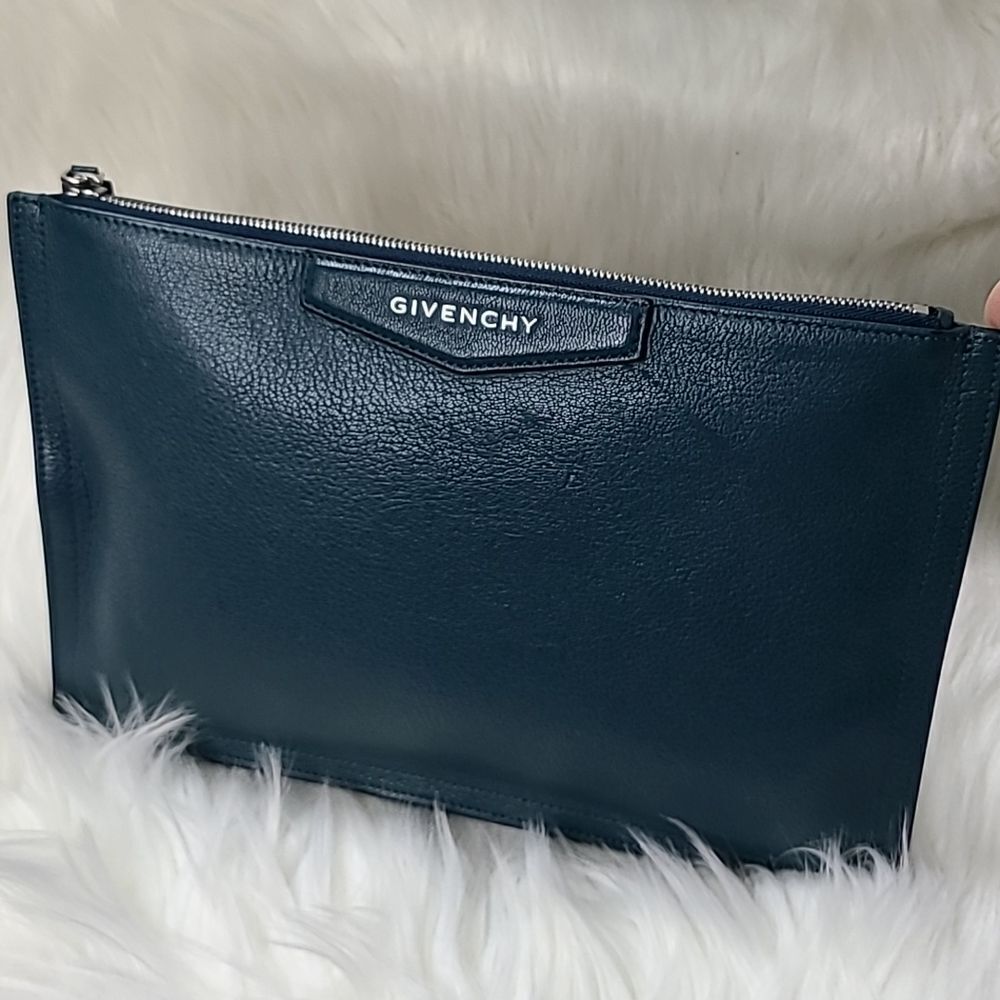 💯 Authentic Givenchy Clutch Bag🍀 - Picture 1 of 14